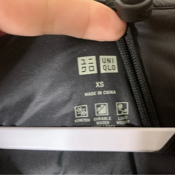 Uniqlo womens black ultra light down full zip hooded jacket with packable bag XS - Picture 7 of 9